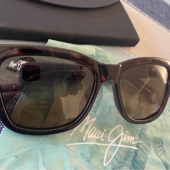 Maui Jim Hanohano Women’s Polarized Sunglasses - Picture 9 of 14